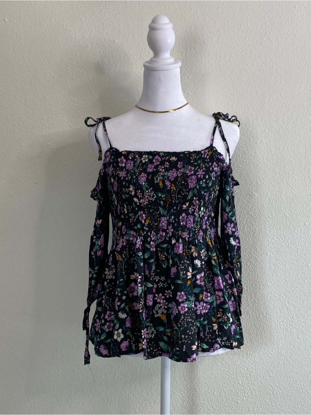 Aeropostale Black Floral Cold-Shoulder Blouse L Tie Straps Smocked Whimsigoth
